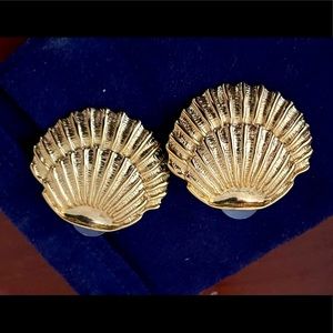 J crew Gold seashell earrings